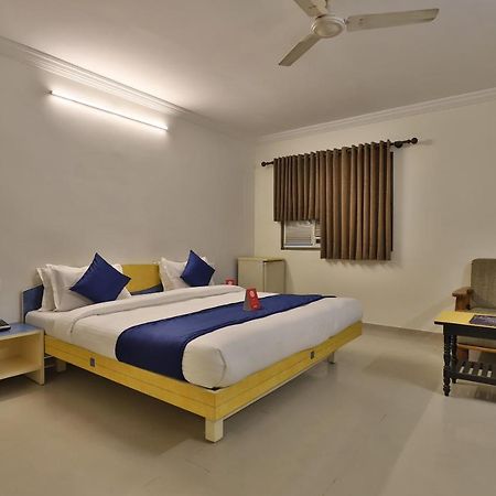 Oyo 10044 Hotel Dudawat Ahmadabad Zewnętrze zdjęcie