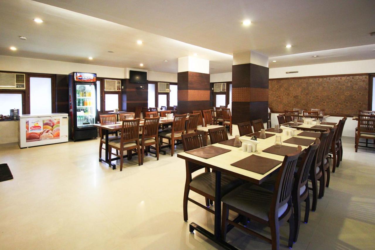 Oyo 10044 Hotel Dudawat Ahmadabad Zewnętrze zdjęcie